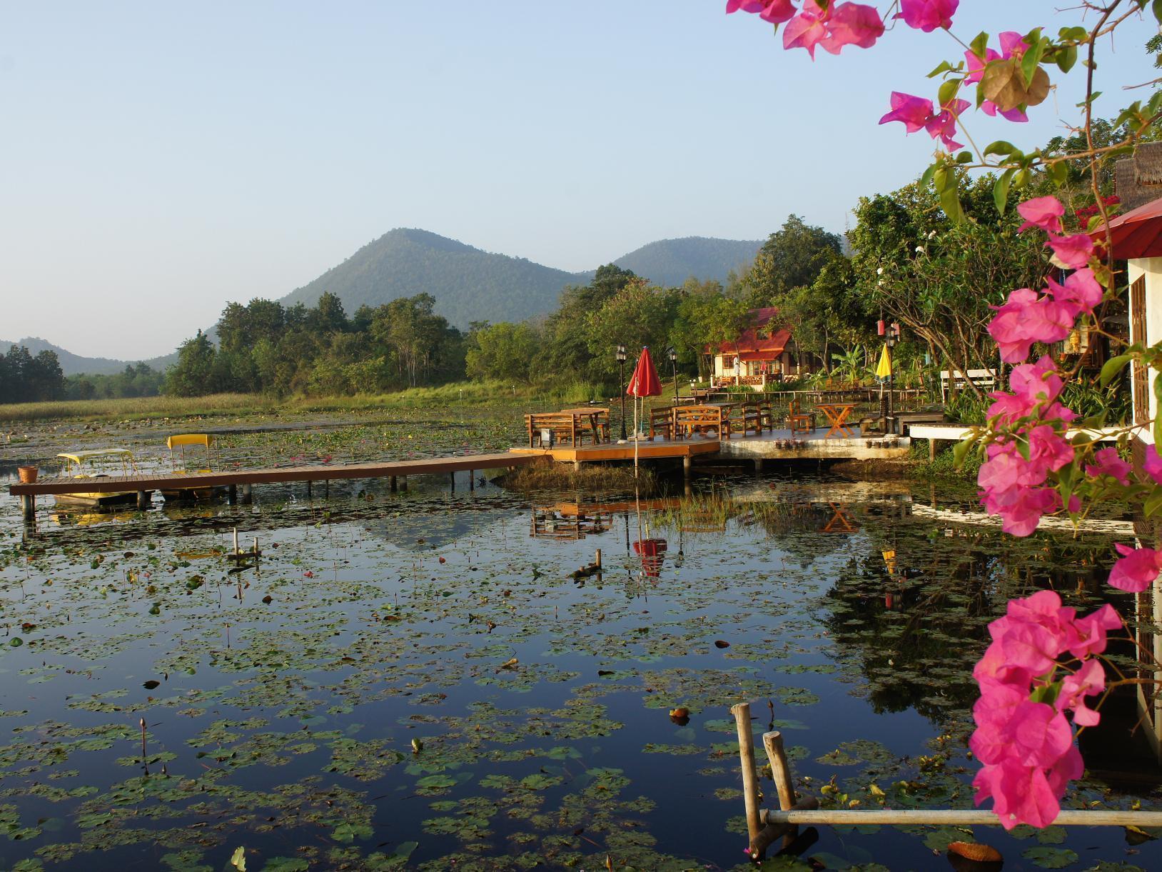 Golden Lake View Boutique Resort Kanchanaburi City Exterior photo