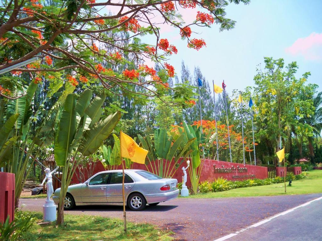 Golden Lake View Boutique Resort Kanchanaburi City Exterior photo