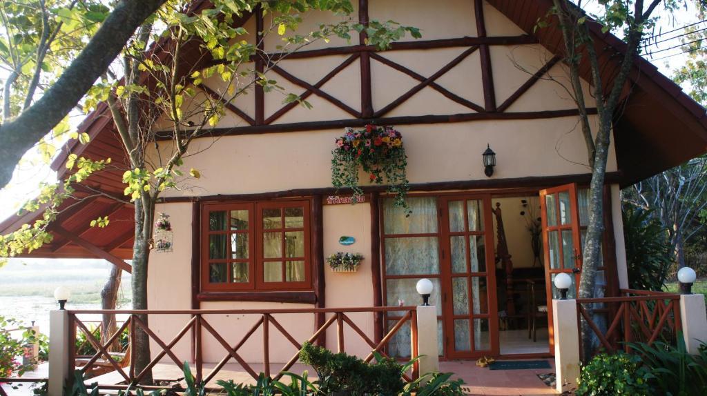 Golden Lake View Boutique Resort Kanchanaburi City Exterior photo